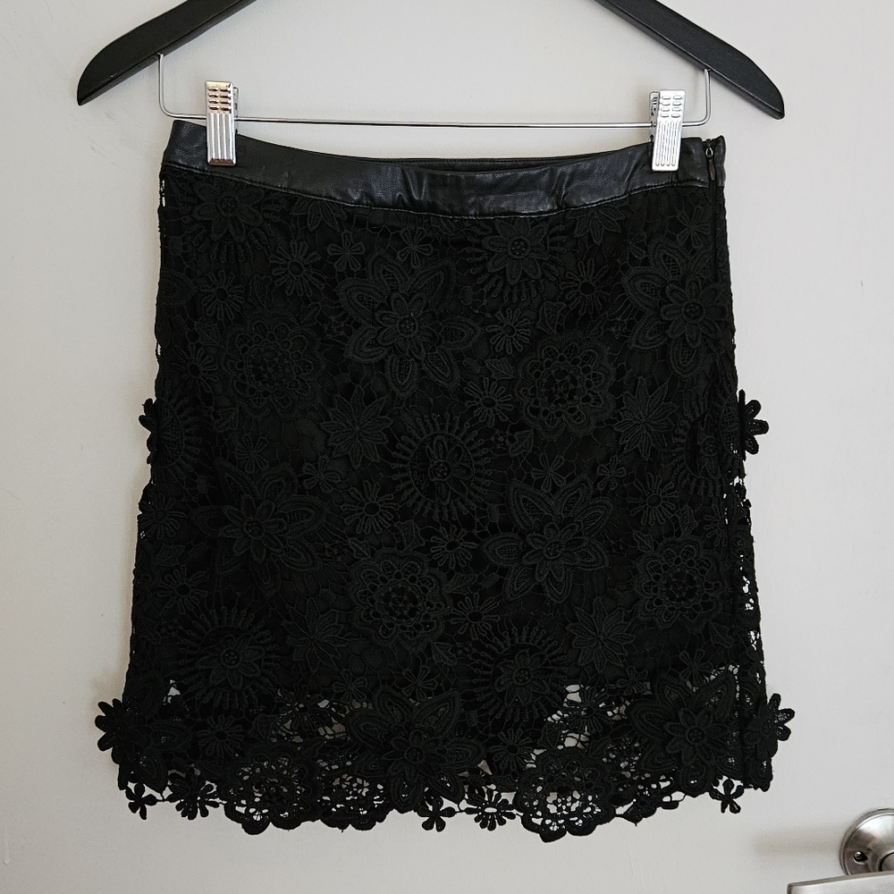 BLACK SKIRT